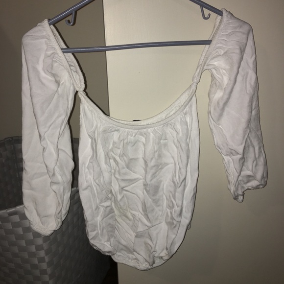Tops - White off the shoulder long sleeve